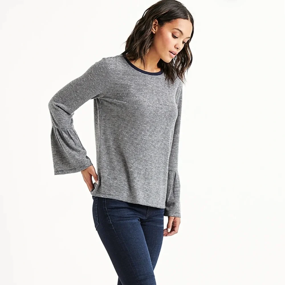 Lucky Brand Stripe Cloud Jersey Bell Sleeve Top size small - Picture 2 of 4